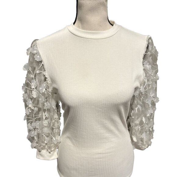 Amazon  statement sleeve top with embroidery 3-D flowers–‎ Size XS - Picture 3 of 5